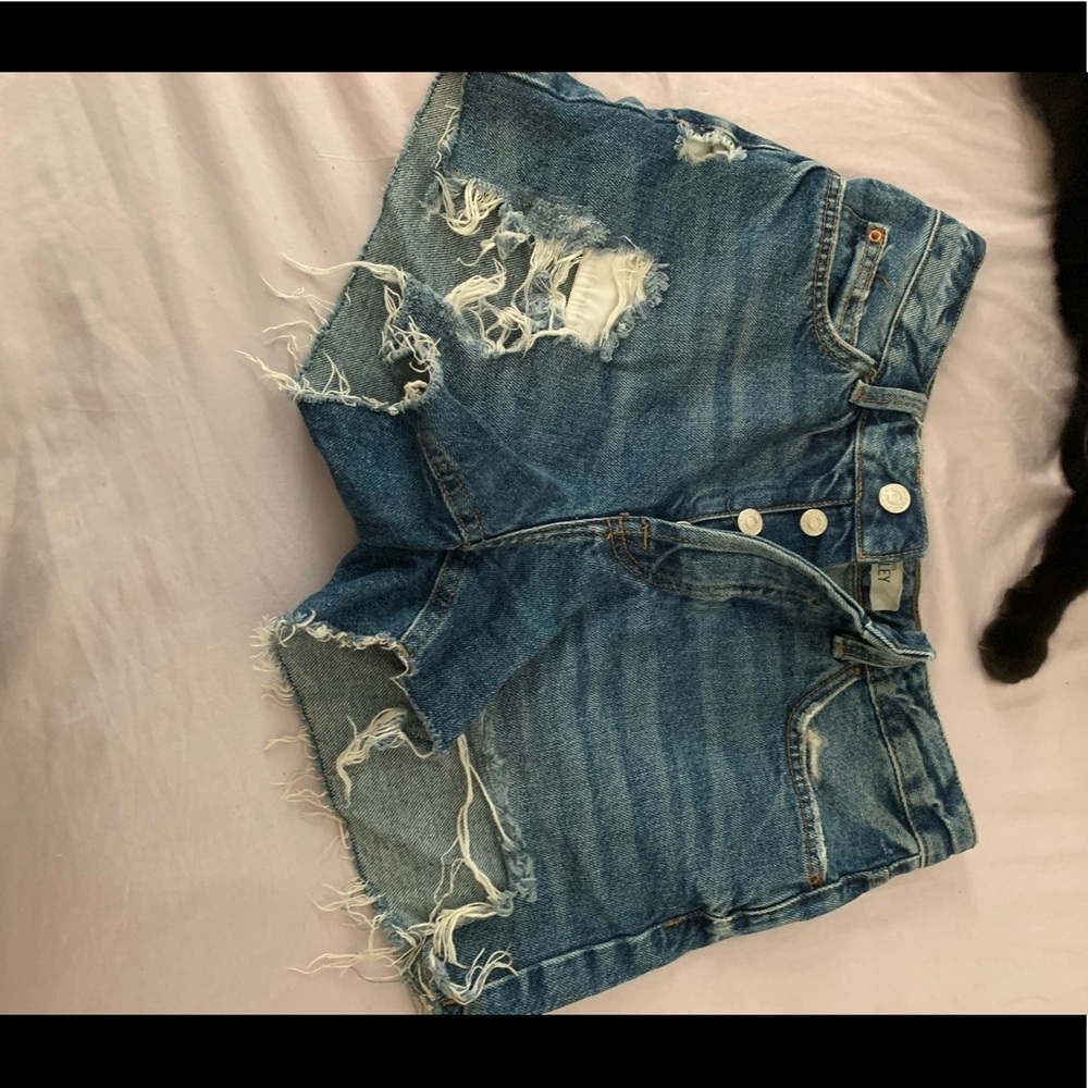 Short mid waist shorts
